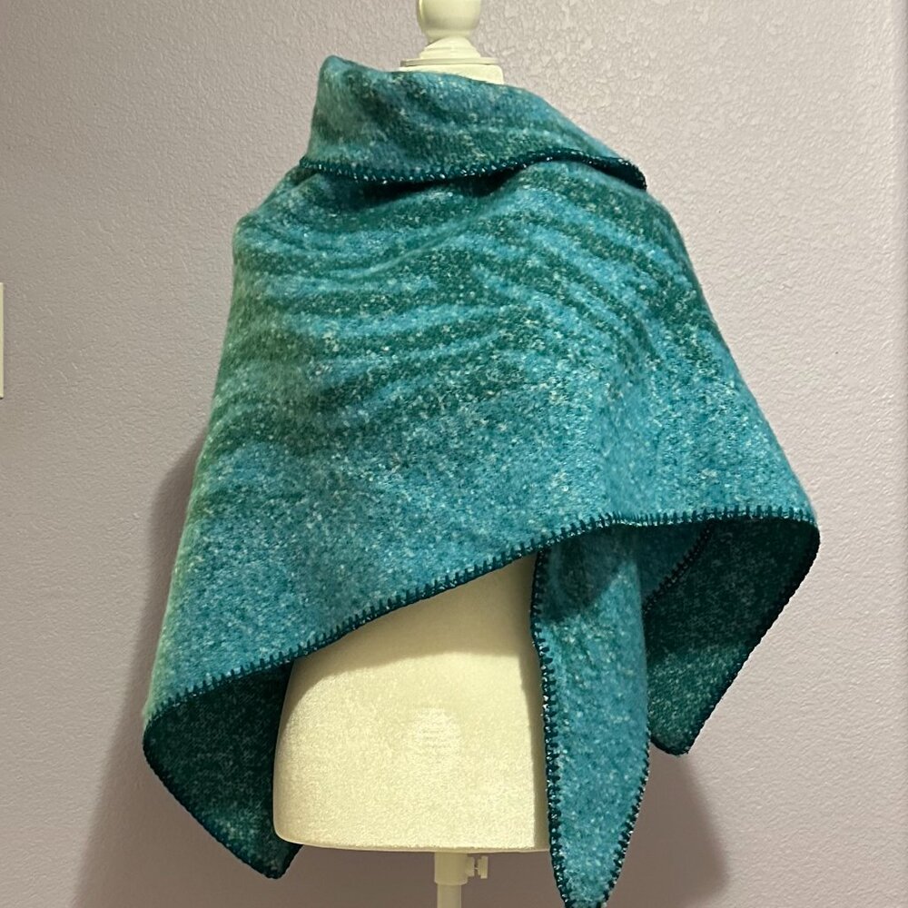 Women's Large Triangular Shawl / Wrap - image 5